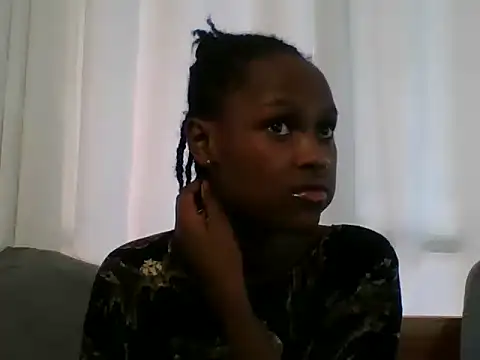 Snapshot of Sleek_petite chatting on June 21, 7:55 am Sleek petite online show from June 21, 7:55 am