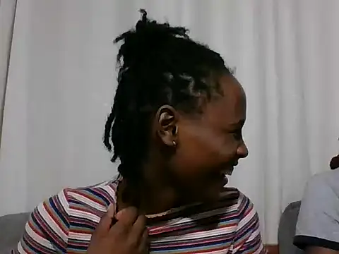 Snapshot of Sleek_petite chatting on June 29, 12:16 pm Sleek petite online show from June 29, 12:16 pm