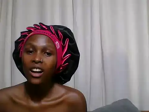 Snapshot of Sleek_petite chatting on July 3, 7:15 am Sleek petite online show from July 3, 7:15 am