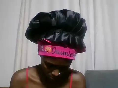 Snapshot of Sleek_petite chatting on July 5, 7:04 am Sleek petite online show from July 5, 7:04 am