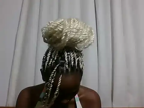 Snapshot of Sleek_petite chatting on July 10, 12:37 am Sleek petite online show from July 10, 12:37 am