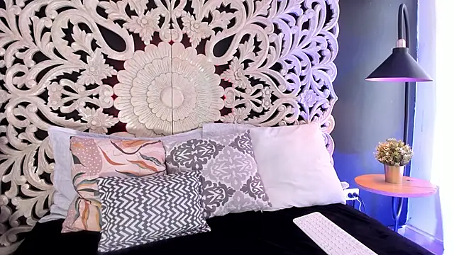 Bianca DVarela online show from June 20, 8:00 pm