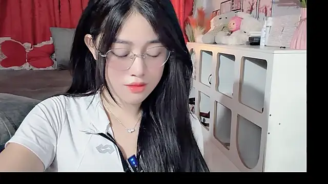 Snapshot of Bee-Cherry chatting on May 27, 3:03 am Bee-Cherry online show from May 27, 3:03 am