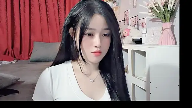 Snapshot of Bee-Cherry chatting on May 28, 5:49 am Bee-Cherry online show from May 28, 5:49 am