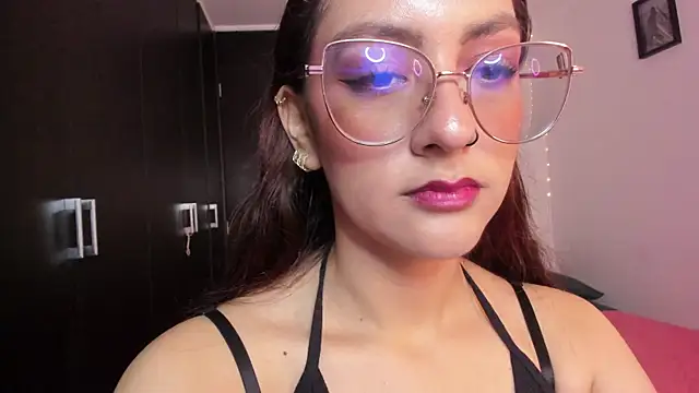 Snapshot of Lucy_Doll85 chatting on June 9, 9:48 pm Lucy Doll85 online show from June 9, 9:48 pm