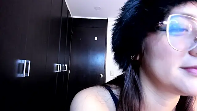 Snapshot of Lucy_Doll85 chatting on June 18, 12:11 am Lucy Doll85 online show from June 18, 12:11 am