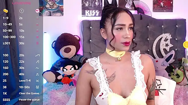 Snapshot of lunabritton chatting on June 7, 2:37 am lunabritton online show from June 7, 2:37 am
