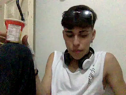 Snapshot of andrytedu_20 chatting on May 31, 2:42 am andrytedu 20 online show from May 31, 2:42 am