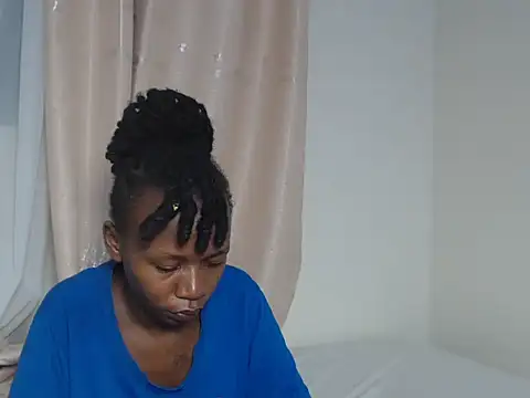 Snapshot of VexxieXO chatting on June 12, 1:37 am VexxieXO online show from June 12, 1:37 am