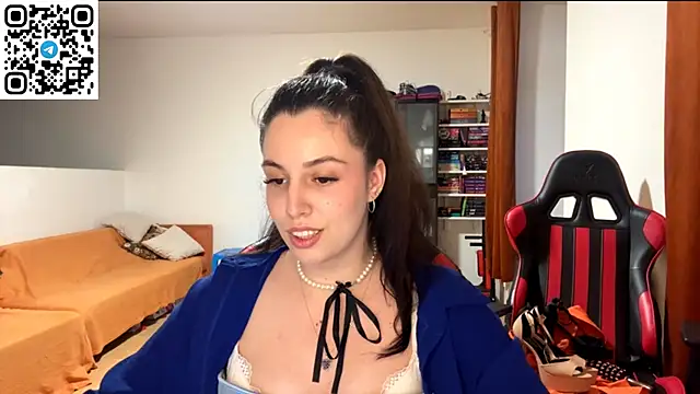 Snapshot of SweetFenomen67 chatting on June 15, 7:05 pm SweetFenomen67 online show from June 15, 7:05 pm