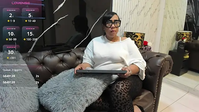 Snapshot of OliviaWilliamm chatting on June 3, 11:24 am OliviaWilliamm online show from June 3, 11:24 am