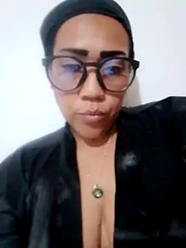 Snapshot of OliviaWilliamm chatting on June 7, 5:11 am OliviaWilliamm online show from June 7, 5:11 am
