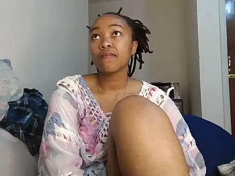 Snapshot of atara_seren chatting on June 2, 12:01 am atara seren online show from June 2, 12:01 am