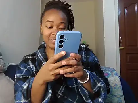 Snapshot of atara_seren chatting on June 8, 1:44 pm atara seren online show from June 8, 1:44 pm
