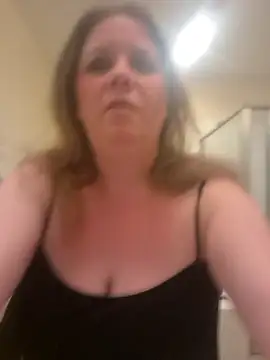Snapshot of Bigtittymilkmommy chatting on June 21, 5:32 am Bigtittymilkmommy online show from June 21, 5:32 am