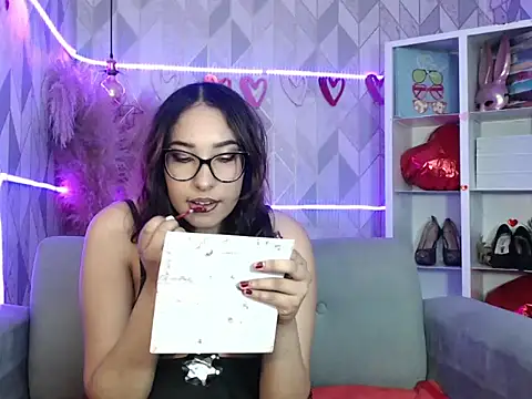 Snapshot of AndreaLoveeX chatting on June 6, 4:55 pm AndreaLoveeX online show from June 6, 4:55 pm