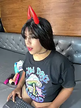Snapshot of Alexia_Lerner chatting on June 4, 7:42 pm Alexia Lerner online show from June 4, 7:42 pm