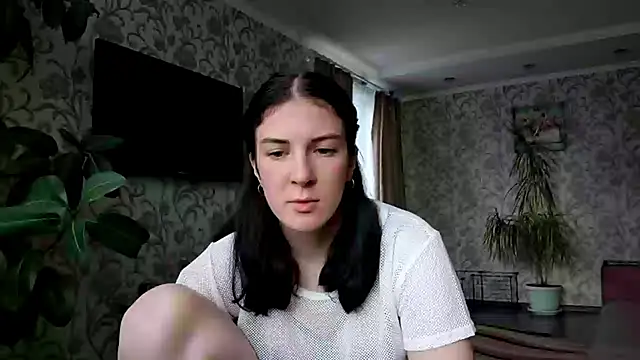 Snapshot of MoroseViki chatting on June 3, 1:57 pm MoroseViki online show from June 3, 1:57 pm