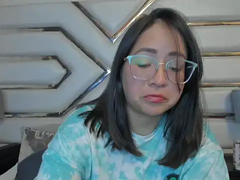 Snapshot of AlissBluumm chatting on June 9, 7:25 pm AlissBluumm online show from June 9, 7:25 pm