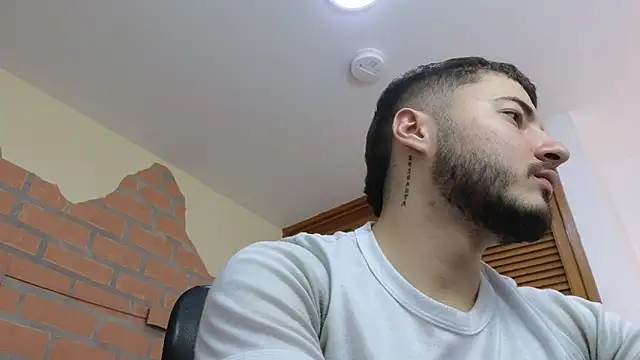 Brandon 01 online show from June 6, 7:51 pm