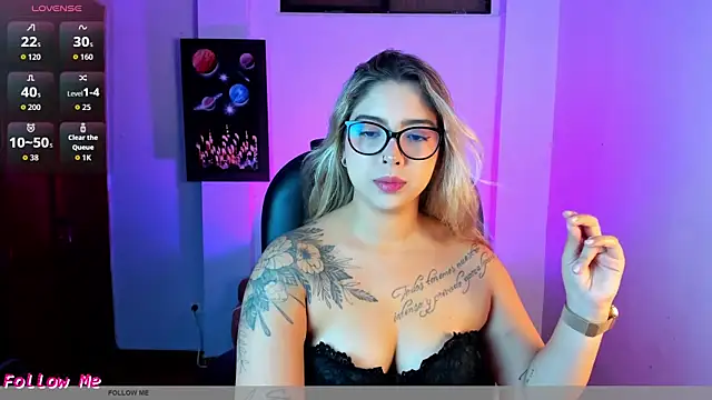 Snapshot of EvaGold_ chatting on June 9, 11:27 pm EvaGold online show from June 9, 11:27 pm