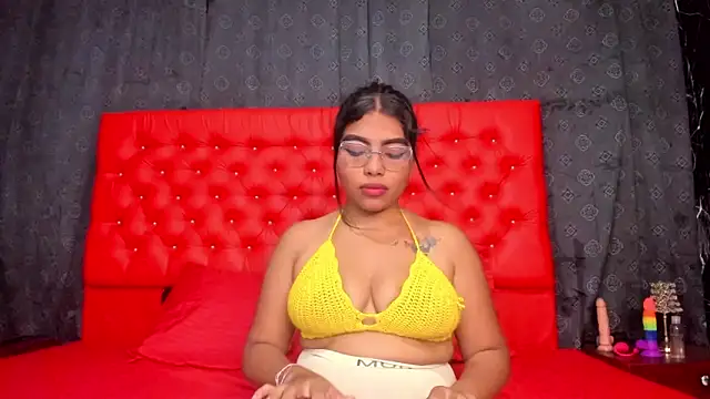Snapshot of sashaa_cute chatting on June 12, 6:40 pm sashaa cute online show from June 12, 6:40 pm
