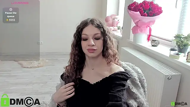 Snapshot of MonikaDoll chatting on June 7, 2:54 pm MonikaDoll online show from June 7, 2:54 pm