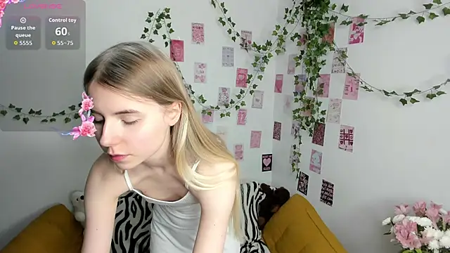 Snapshot of Honey_Lia chatting on June 10, 11:53 am Honey Lia online show from June 10, 11:53 am