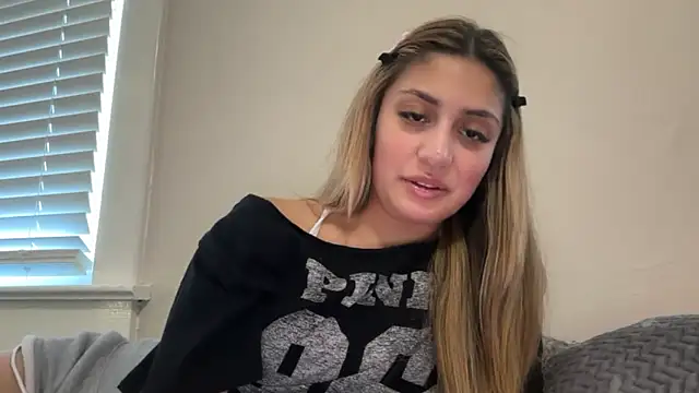 Snapshot of Badbihdani18 chatting on June 5, 2:40 am Badbihdani18 online show from June 5, 2:40 am