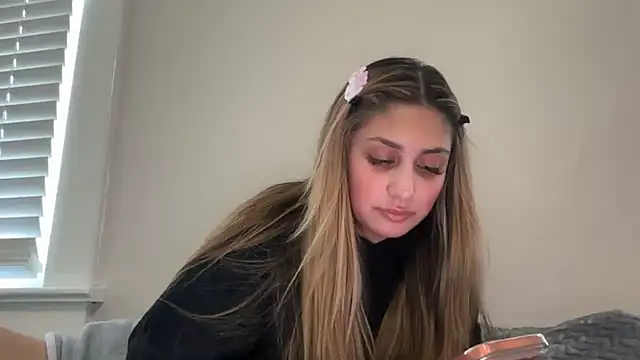Snapshot of Badbihdani18 chatting on June 6, 2:05 am Badbihdani18 online show from June 6, 2:05 am