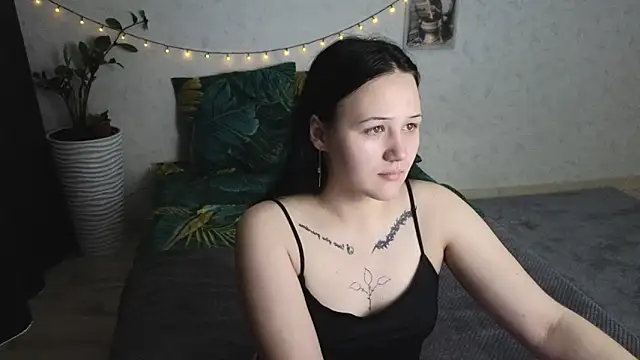 Snapshot of Tori_cute chatting on June 15, 2:25 am Tori cute online show from June 15, 2:25 am