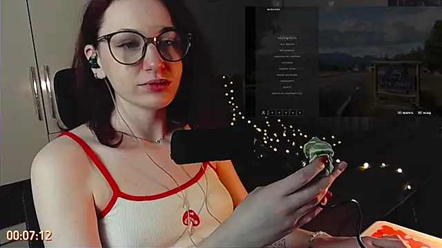 PricklyPeach online show from August 7, 9:06 pm