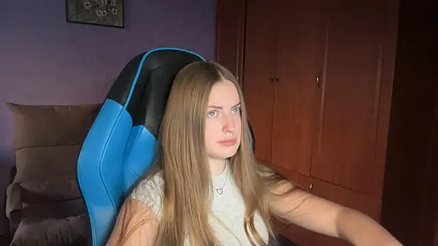 Snapshot of SilkSinner_ chatting on June 14, 5:26 pm SilkSinner online show from June 14, 5:26 pm