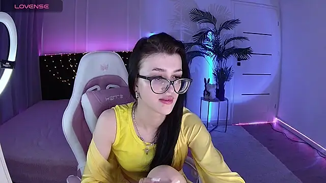 Ariella Me online show from June 5, 6:52 am