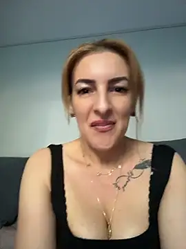 Hot-Milf4U online show from June 10, 5:07 am