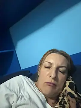 Hot-Milf4U online show from June 11, 7:01 pm