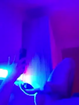 Snapshot of Damian2321@xh chatting on February 13, 7:54 pm Damian2321xh online show from February 13, 7:54 pm