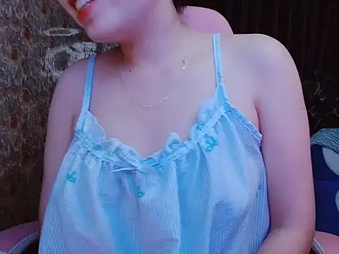 Julie Ulie online show from May 31, 2:35 pm