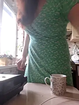 Snapshot of Meri_a chatting on June 7, 4:44 pm Meri a online show from June 7, 4:44 pm