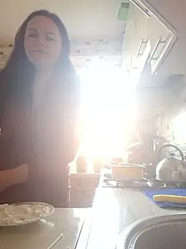 Snapshot of Meri_a chatting on June 15, 3:58 pm Meri a online show from June 15, 3:58 pm