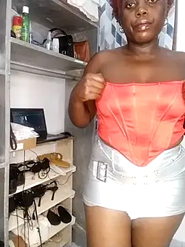 Snapshot of booty_queen8 chatting on July 6, 7:05 pm booty queen8 online show from July 6, 7:05 pm