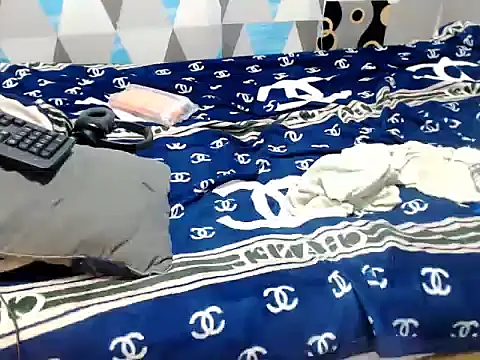 Snapshot of Trish_CurveCock chatting on June 5, 6:52 am Trish CurveCock online show from June 5, 6:52 am