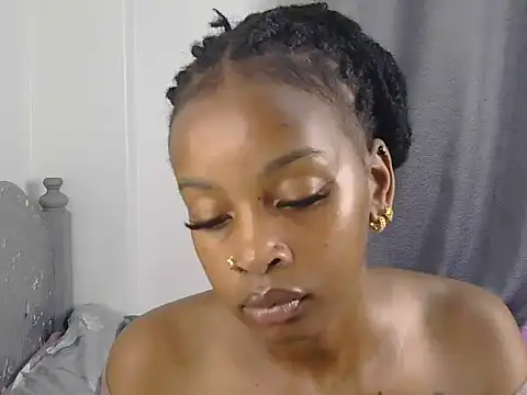 Snapshot of lucious_wendy chatting on June 2, 11:40 pm lucious wendy online show from June 2, 11:40 pm