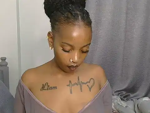 Snapshot of lucious_wendy chatting on June 8, 1:39 am lucious wendy online show from June 8, 1:39 am