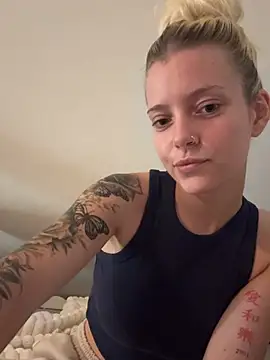 Snapshot of AnnaCherie chatting on June 1, 7:37 pm AnnaCherie online show from June 1, 7:37 pm