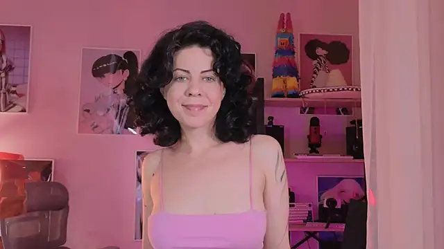 Snapshot of LuluKissmi chatting on May 21, 12:34 pm LuluKissmi online show from May 21, 12:34 pm