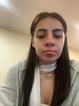 Snapshot of Hanna_Cruz_ chatting on June 8, 2:28 pm Hanna Cruz online show from June 8, 2:28 pm