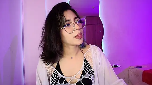 Snapshot of Alejaa_storm chatting on June 10, 1:10 pm Alejaa storm online show from June 10, 1:10 pm