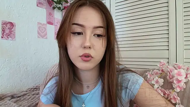 Snapshot of silver_grl chatting on June 3, 5:43 am silver grl online show from June 3, 5:43 am