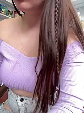 Snapshot of Angela_pink18 chatting on June 4, 8:15 pm Angela pink18 online show from June 4, 8:15 pm